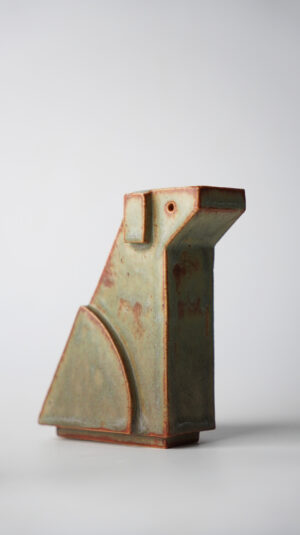 SQUATTING LUPUS  // Ceramic sculpture